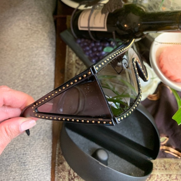 🔥SALE🔥Authentic MOSCHINO 99 Shield studs sunglasses - Picture 2 of 10